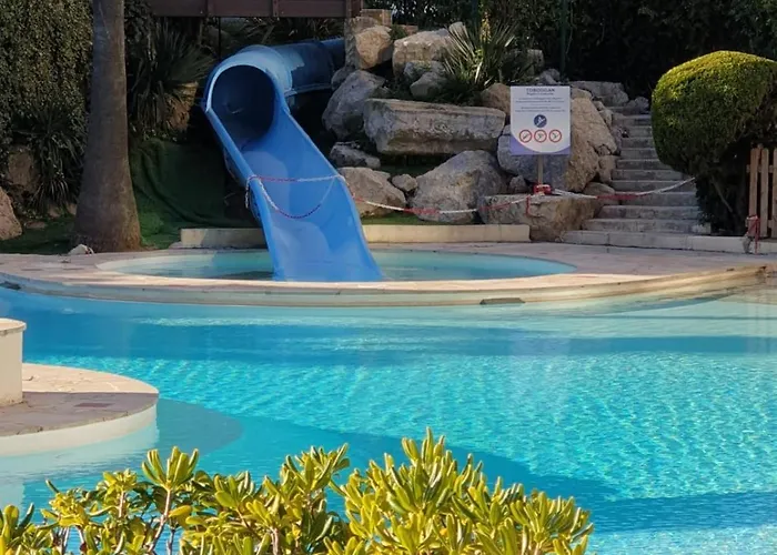 Spacieux Climatise Piscines